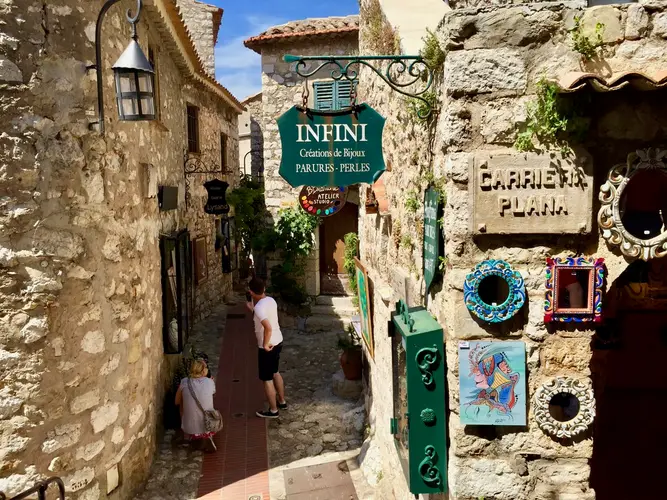 Èze 8